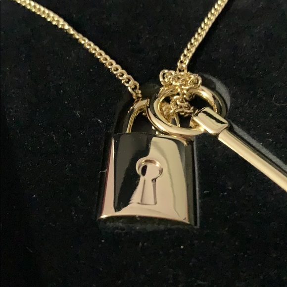 NWT Victoria’s Secret Necklace - Picture 5 of 5